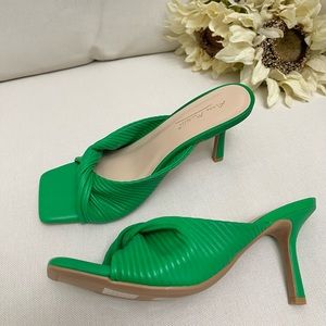 NWT - Anne Michelle Vacation Fun Kelley Green Squared Toe Heels